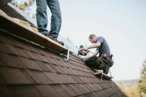 Find Roofers in Robertson County
